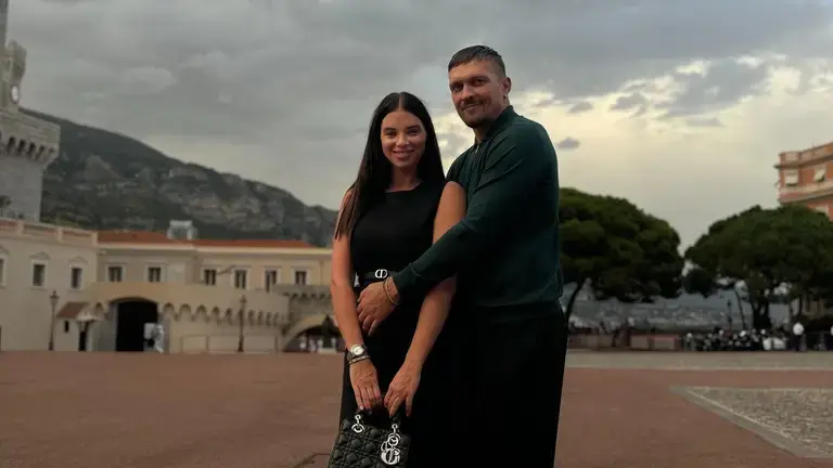 Історія кохання Усиків: як шкільна симпатія стала родинною опорою чемпіона